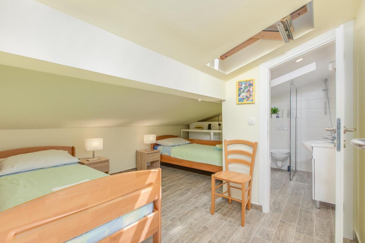 And Charming Apartment In Vantacici Malinska Exterior foto